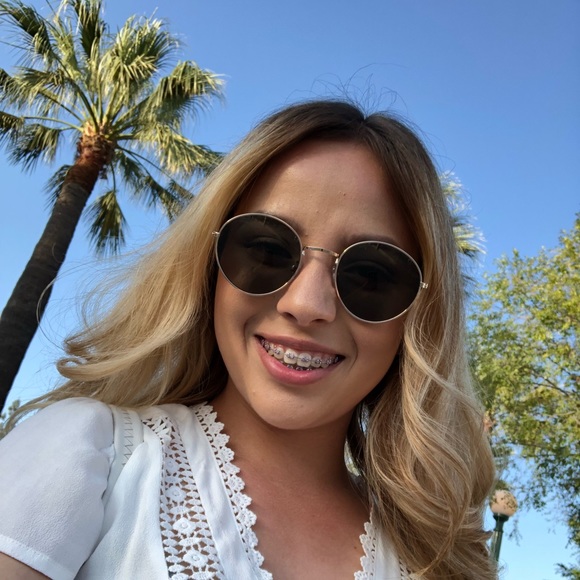 Meet your Posher, Tiffany - Picture 1 of 1